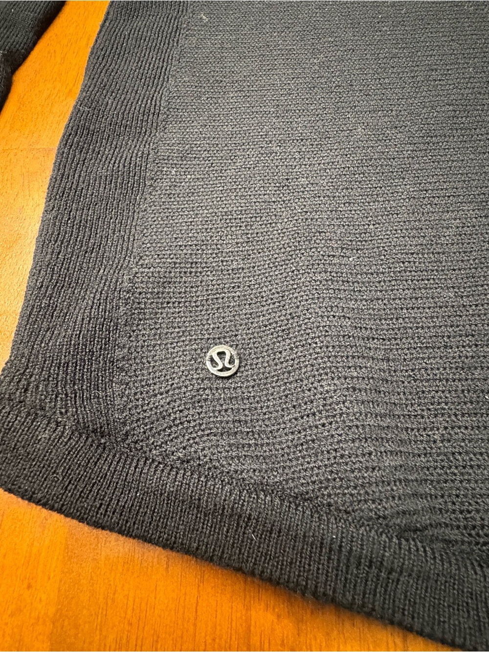 Lululemon Women’s Black 100% Merino Wool Long Sleeve Crew Neck Thumbhole Size M - Picture 3 of 7